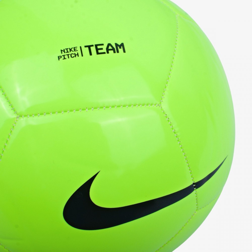 https://darcet.pl/49858-large_default/pilka-nozna-nike-pitch-pilka-do-nogi-niebieska-r-5.jpg